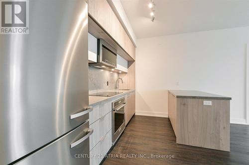 #1831 -25 Adra Grado Way, Toronto, ON - Indoor Photo Showing Kitchen With Upgraded Kitchen