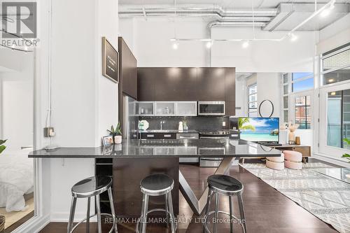 #211 -380 Macpherson Ave, Toronto, ON - Indoor Photo Showing Kitchen