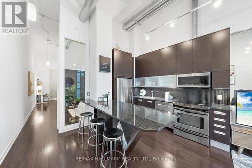 #211 -380 Macpherson Ave, Toronto, ON - Indoor Photo Showing Kitchen With Stainless Steel Kitchen With Upgraded Kitchen