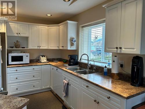 859 8 Avenue, Vernon, BC - Indoor Photo Showing Kitchen With Double Sink