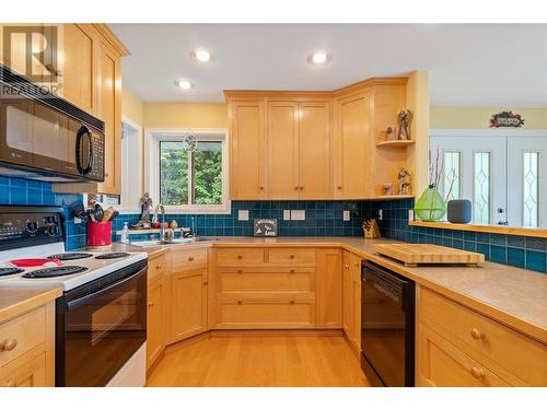 4251 Justin Road, Eagle Bay, BC - Indoor Photo Showing Kitchen