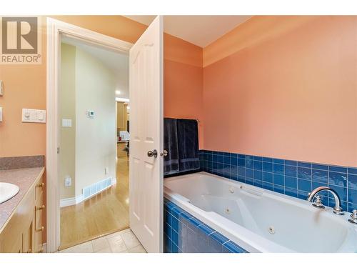 4251 Justin Road, Eagle Bay, BC - Indoor Photo Showing Bathroom