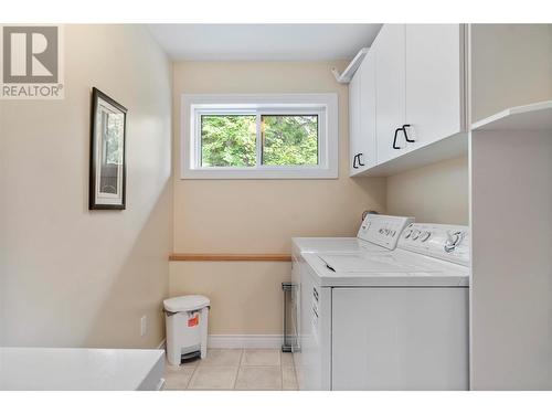 4251 Justin Road, Eagle Bay, BC - Indoor Photo Showing Laundry Room