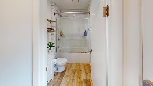 644 Golden Donald Upper Rd, Golden, BC - Indoor Photo Showing Bathroom