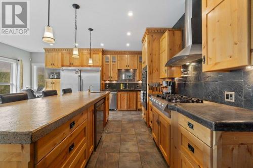 2457 Salmon River Road, Salmon Arm, BC - Indoor Photo Showing Kitchen