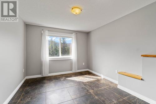 2457 Salmon River Road, Salmon Arm, BC - Indoor Photo Showing Other Room