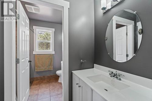 2457 Salmon River Road, Salmon Arm, BC - Indoor Photo Showing Bathroom