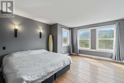2457 Salmon River Road, Salmon Arm, BC - Indoor Photo Showing Bedroom