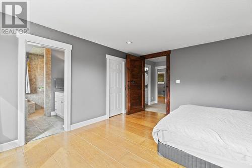 2457 Salmon River Road, Salmon Arm, BC - Indoor Photo Showing Bedroom