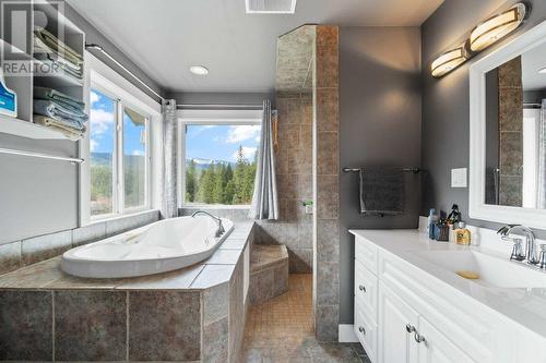 2457 Salmon River Road, Salmon Arm, BC - Indoor Photo Showing Bathroom