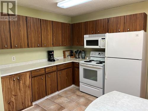 434 Oak Avenue, Sicamous, BC - Indoor Photo Showing Kitchen