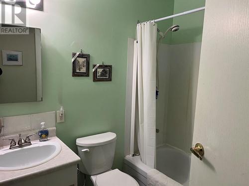 434 Oak Avenue, Sicamous, BC - Indoor Photo Showing Bathroom