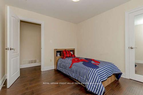311 Colborne St, Bradford West Gwillimbury, ON - Indoor Photo Showing Bedroom