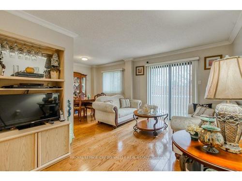 5937 Shandwick Pl, Mississauga, ON - Indoor Photo Showing Living Room