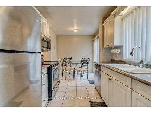 5937 Shandwick Pl, Mississauga, ON - Indoor Photo Showing Kitchen With Double Sink