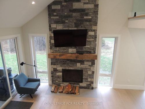 194272 Grey Road 13 Rd, Grey Highlands, ON - Indoor Photo Showing Living Room With Fireplace