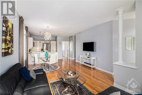 97 Eye Bright Crescent, Ottawa, ON - Indoor Photo Showing Living Room