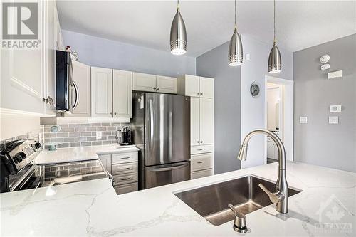 97 Eye Bright Crescent, Ottawa, ON - Indoor Photo Showing Kitchen With Upgraded Kitchen