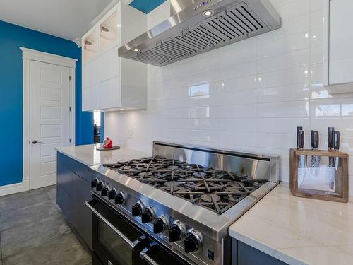 Kitchen - 7845 Rue De Liverpool, Brossard, QC - Indoor Photo Showing Kitchen With Upgraded Kitchen