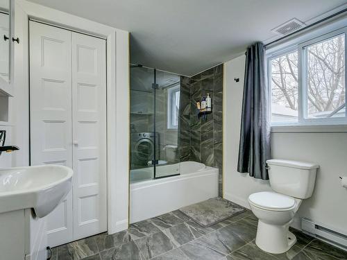 Salle de bains - 465  - 467 Rue Mercier, Saint-Jean-Sur-Richelieu, QC - Indoor Photo Showing Bathroom