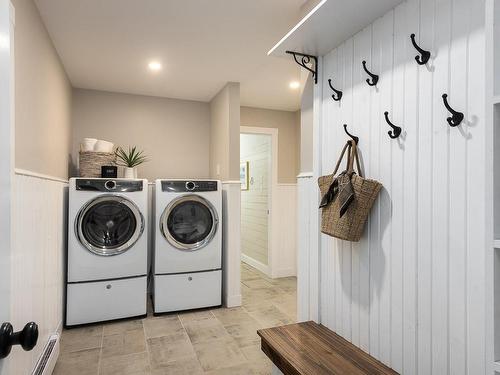 5216 Stag Rd, Highlands, BC - Indoor Photo Showing Laundry Room