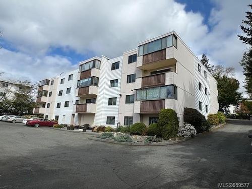 306-614 Fernhill Pl, Esquimalt, BC - Outdoor With Balcony With Facade