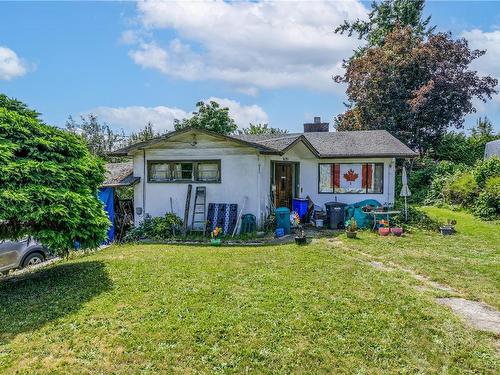 621 Broadway Ave, Saanich, BC - Outdoor
