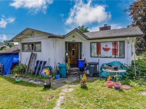 621 Broadway Ave, Saanich, BC - Outdoor