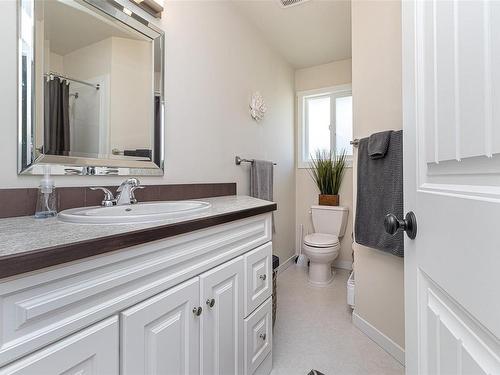 1614 Fuller St, Nanaimo, BC - Indoor Photo Showing Bathroom