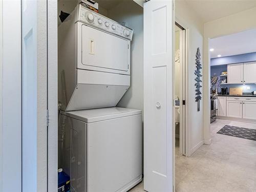 1614 Fuller St, Nanaimo, BC - Indoor Photo Showing Laundry Room