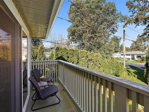 577 Kenneth St, Saanich, BC - Outdoor With Exterior