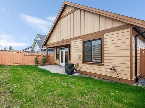 819 Beacon Crt, Parksville, BC - Outdoor With Exterior