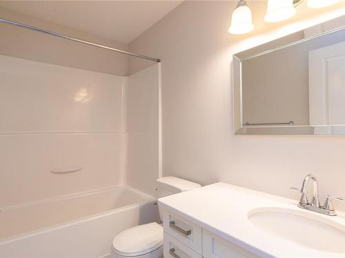 130-6057 Doumont Rd, Nanaimo, BC - Indoor Photo Showing Bathroom