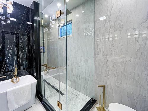 2055 Ghent Avenue, Burlington, ON - Indoor Photo Showing Bathroom