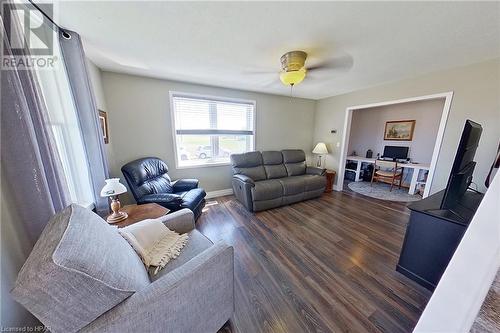 34481 Hendrick Road, Bluewater (Munic), ON - Indoor Photo Showing Living Room