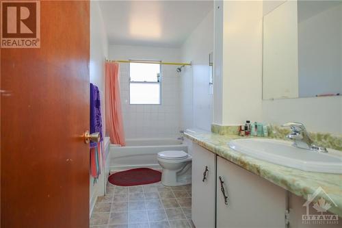 644-656 De L'Eglise Street, Ottawa, ON - Indoor Photo Showing Bathroom