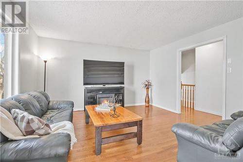 Living Room - 4057 Broadway Street, Ottawa, ON - Indoor Photo Showing Living Room