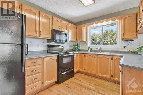 Kitchen - 4057 Broadway Street, Ottawa, ON - Indoor Photo Showing Kitchen With Double Sink