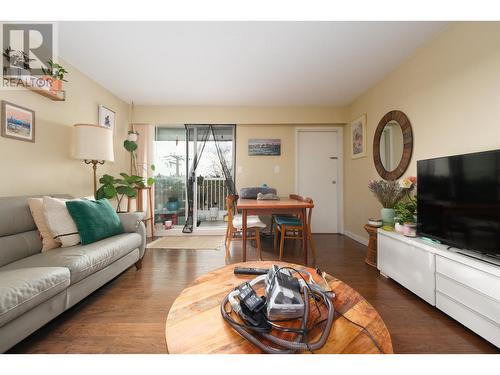 4169-4175 Fraser Street, Vancouver, BC - Indoor Photo Showing Living Room