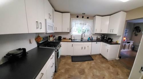 868 Kimberley Avenue N, Greenwood, BC - Indoor Photo Showing Kitchen