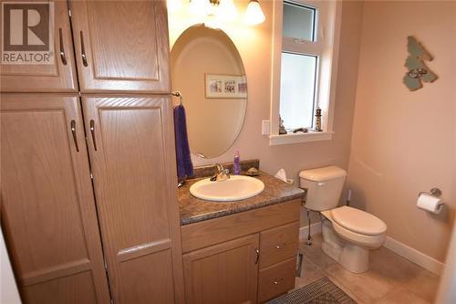 254 Grouse Avenue, Vernon, BC - Indoor Photo Showing Bathroom