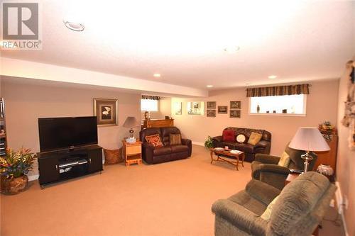 254 Grouse Avenue, Vernon, BC - Indoor Photo Showing Living Room