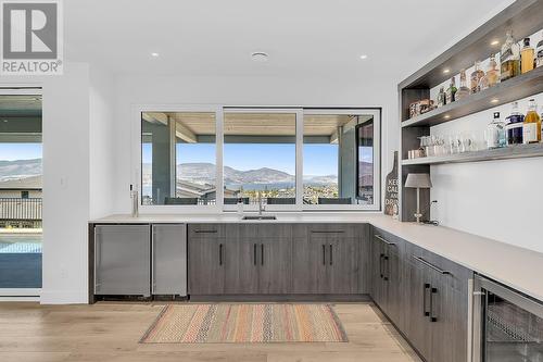 5670 Mountainside Court, Kelowna, BC - Indoor Photo Showing Kitchen