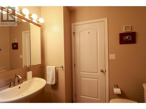 3613 Forsyth Drive, Penticton, BC - Indoor Photo Showing Bathroom