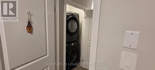 U 24 720 Grey Street St, Brantford, ON - Indoor Photo Showing Laundry Room