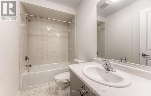 87 Broadacre Dr, Kitchener, ON - Indoor Photo Showing Bathroom