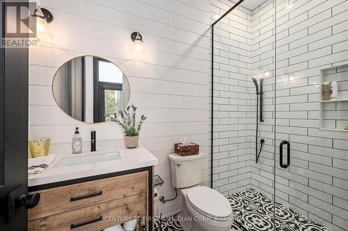 22834 Highbury Avenue N, Middlesex Centre, ON - Indoor Photo Showing Bathroom