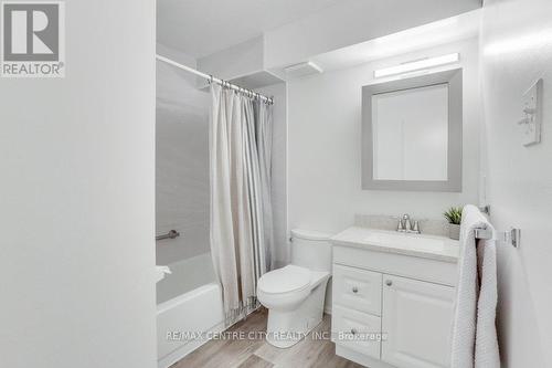 #203 -737 Deveron Cres, London, ON - Indoor Photo Showing Bathroom