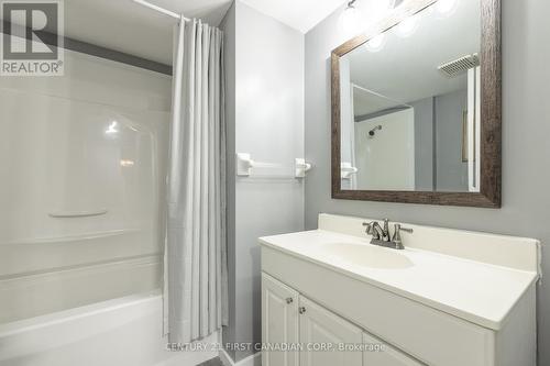 12 Neal Avenue, St. Thomas, ON - Indoor Photo Showing Bathroom