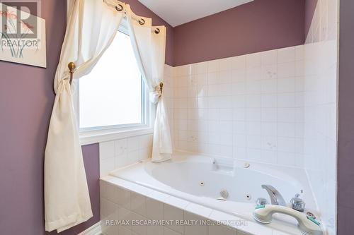 2130 Donald Rd, Burlington, ON - Indoor Photo Showing Bathroom
